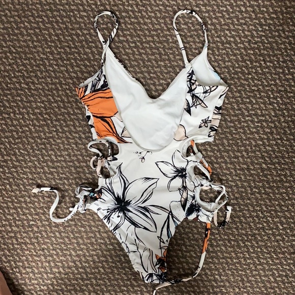 Jules Printed Split Side Lace-Up One-Piece Suit - Picture 8 of 8